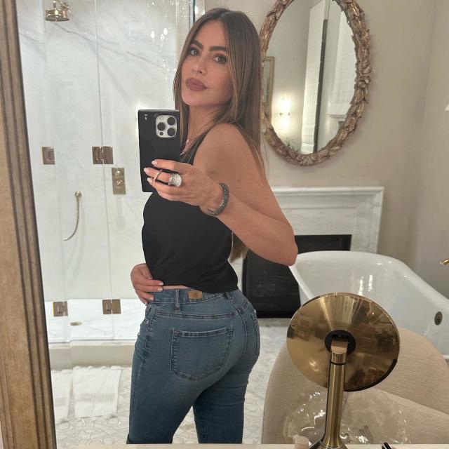 Sofia Vergara Roasted by Fans for Photoshop Fail in Skin-Tight Jeans  Selfies: 'Do Better
