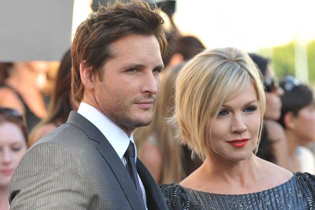 <b>Peter Facinelli & Jennie Garth</b><br><br>… viel gemunkelt: Da war von einer Affäre von „Twilight“-Schauspieler Facinelli die Rede und davon, dass er womöglich homosexuell sein könnte. Der tatsächliche Scheidungsgrund dürfte allerdings wesentlich banaler sein: „Ich weiß gar nicht mehr, wie ein Leben mit Ehemann ist“, beschwerte sich Jennie 2011 im Magazin „PopEater“ darüber, dass ihr Gatte kaum Zeit für die Familie habe. (Bild: Getty Images)