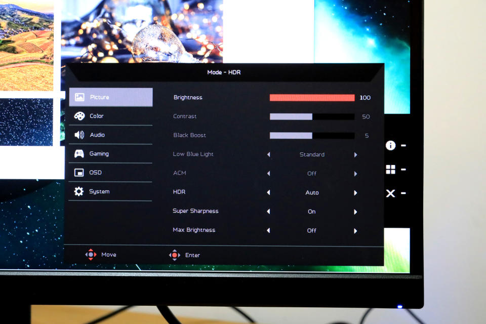 螢幕右後方具備實體快捷鍵，讓玩家可以直覺地調整畫質、色彩、音效等參數，
