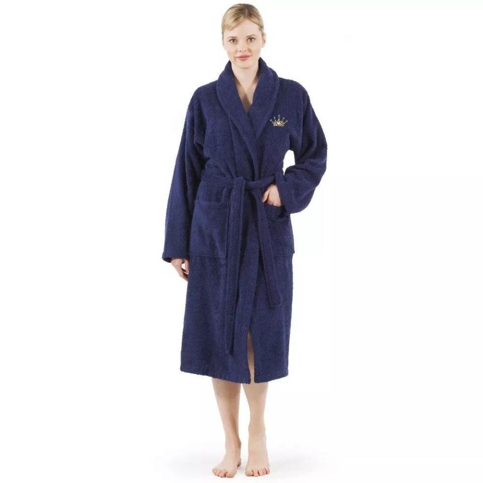 model wearing the robe in blue