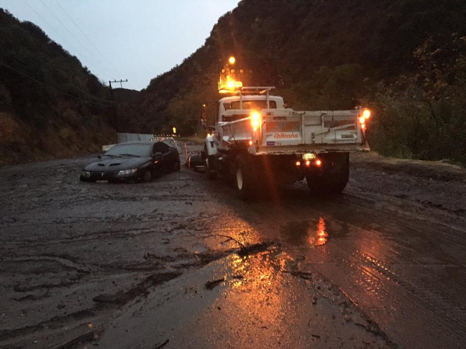 <p>Emergency crews assist in rescue during heavy rain and mudflows in Southern California on Jan. 9, 2018. (Photo: LAPD HQ) </p>