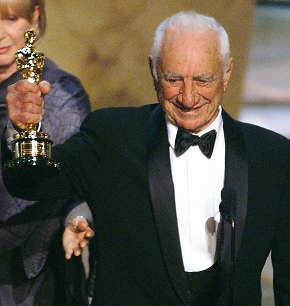 1999: Elia Kazan wins an honorary Oscar