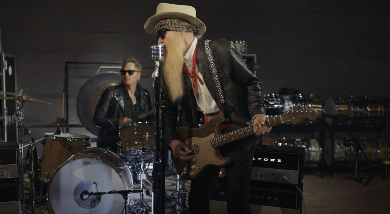  Matt Sorum (left) and Billy Gibbons perform at Goodnoise Studio 