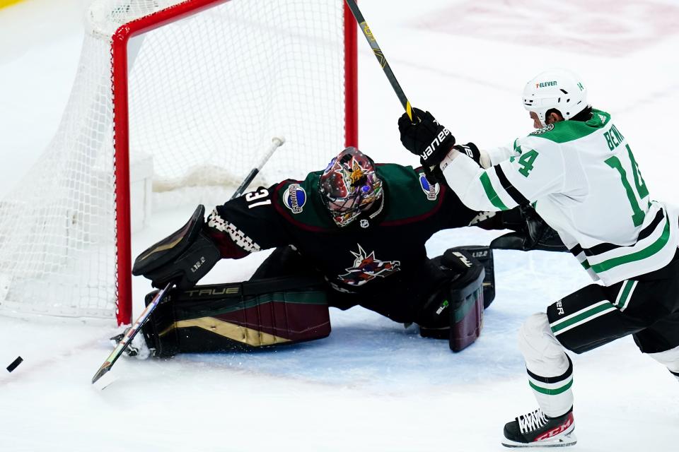 Arizona Coyotes goaltender Scott Wedgewood (31) makes a sliding save on a shot by Dallas Stars left wing Jamie Benn (14) during the first period of an NHL hockey game Sunday, Feb. 20, 2022, in Glendale, Ariz. (AP Photo/Ross D. Franklin)