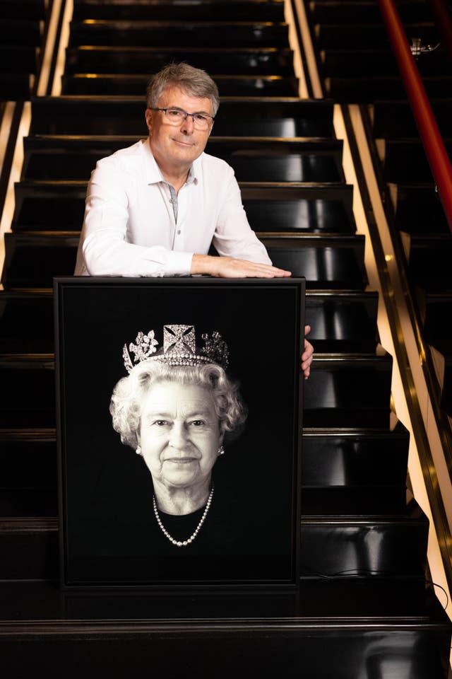 Rob Munday’s portrait of the Queen