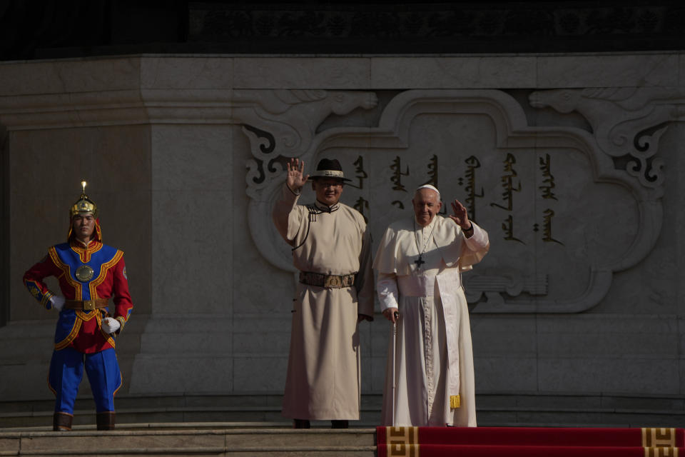Mongolian President Ukhnaagin Khurelsukh, left, and Pope Francis meet, Saturday, Sept. 2, 2023, in front of the Saaral Ordon Government Building in Sukhbaatar Square in Ulaanbaatar. Pope Francis arrived in Mongolia on Friday morning for a four-day visit to encourage one of the world's smallest and newest Catholic communities. (AP Photo/Ng Han Guan)
