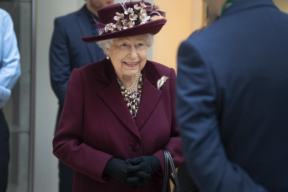 LONDON, UNITED KINGDOM - FEBRUARY 25: Queen Elizabeth II talks with MI5 officers during a visit to the headquarters of MI5 at Thames House on February 25, 2020 in London, England. MI5 is the United Kingdom's domestic counter-intelligence and security agency. (Photo by Victoria Jones - WPA Pool/Getty Images)