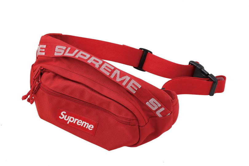 Supreme 18SS 44TH Waist Bag腰包／約4,000元（網路代購）。（圖／戴世平攝）