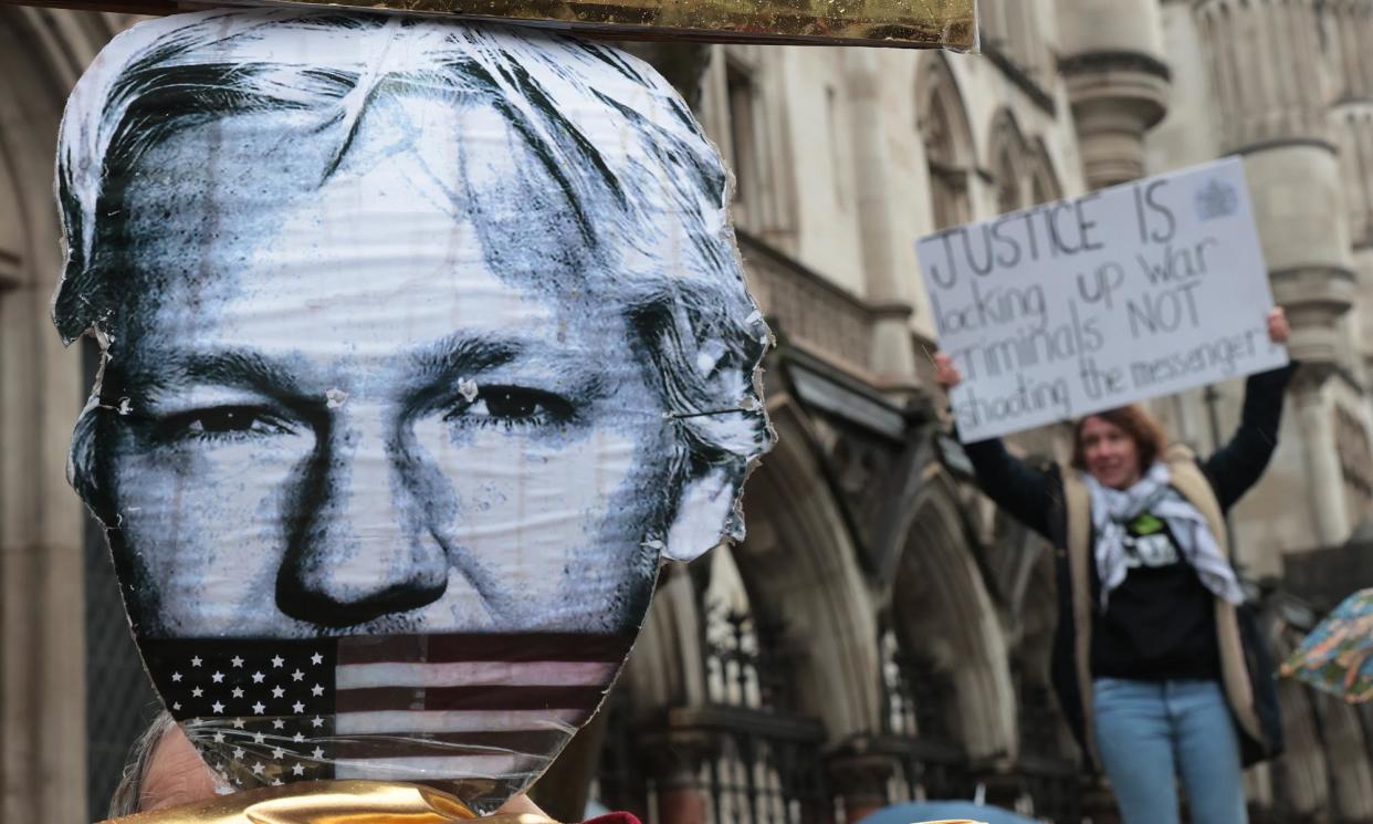 <span>Julian Assange supporters outside the Royal Courts of Justice on 21 February 2024.</span><span>Photograph: Martin Godwin/The Guardian</span>