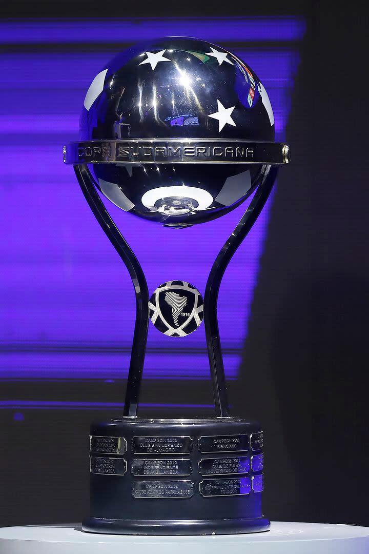 La Copa Sudamericana 2024, el trofeo por el que pelean seis equipos argentinos