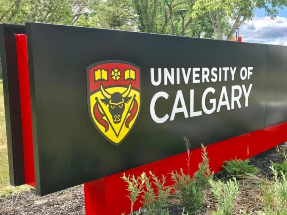 The University of Calgary and the University of Alberta are delaying the return to in-person classes until the current wave of COVID-19, caused by the Omicron variant, recedes. (David Bell/CBC/University of Alberta - image credit)