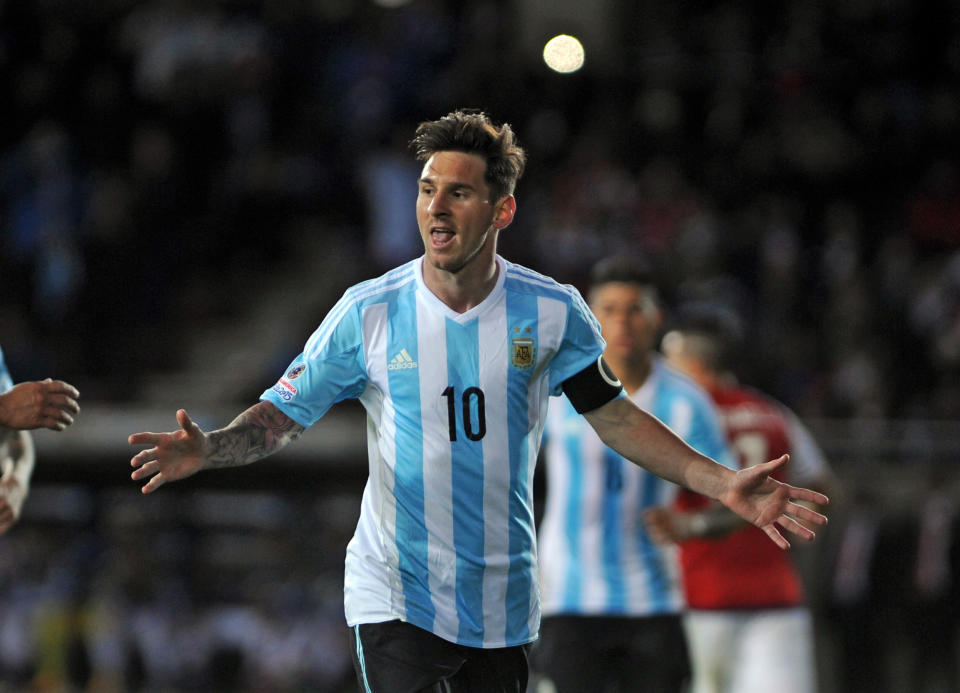 Lionel Messi celebra tras marcar un tanto contra Paraguay (AFP/Archivos | VLADIMIR RODAS)