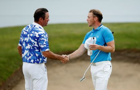 Britain Golf - BMW PGA Championship - Wentworth Club, Virginia Water, Surrey, England - 28/5/16. England's Danny Willett (R) and Australia's Scott Hend shake hands at the end of the third round. Action Images / Andrew Boyers Livepic