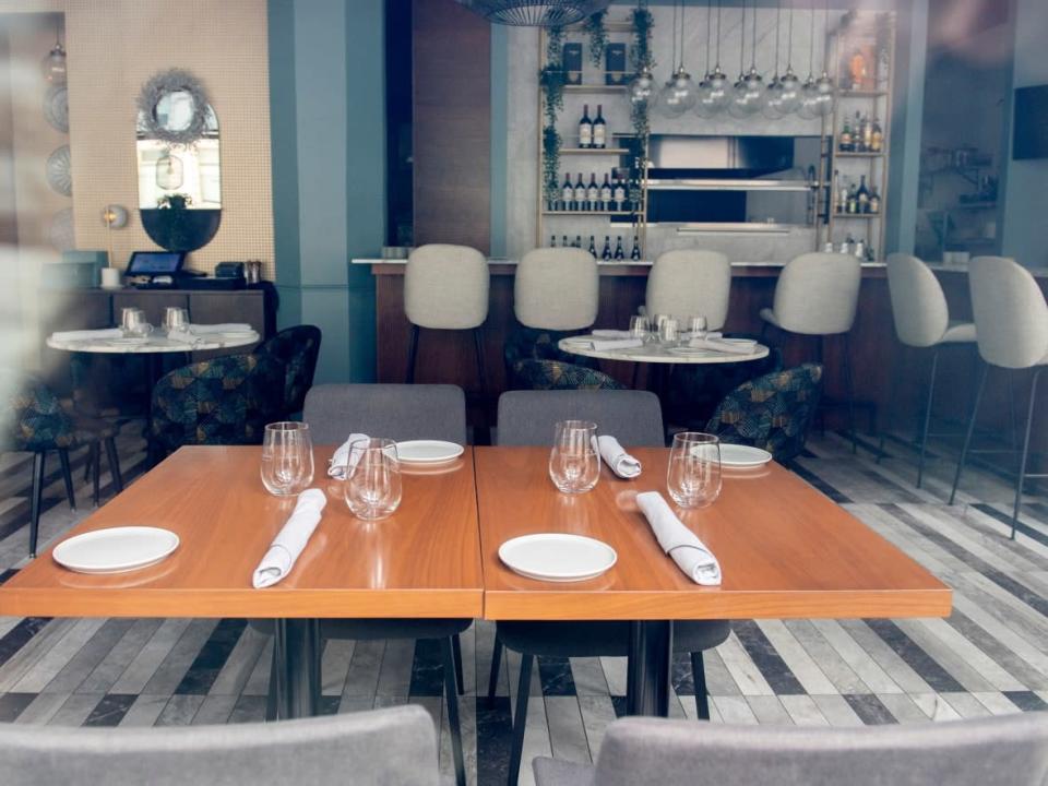 An empty restaurant is shown in Montreal on Dec. 26, as new health measures imposed by the Quebec government to help curb the spread of COVID-19 come into effect.  (Graham Hughes/The Canadian Press - image credit)