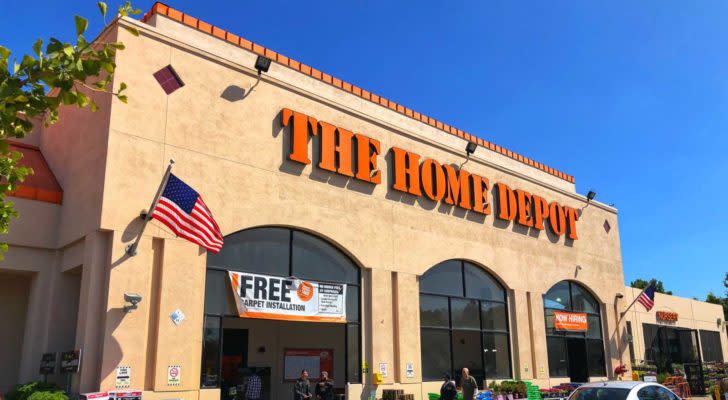 una tienda Home Depot se ve desde el exterior