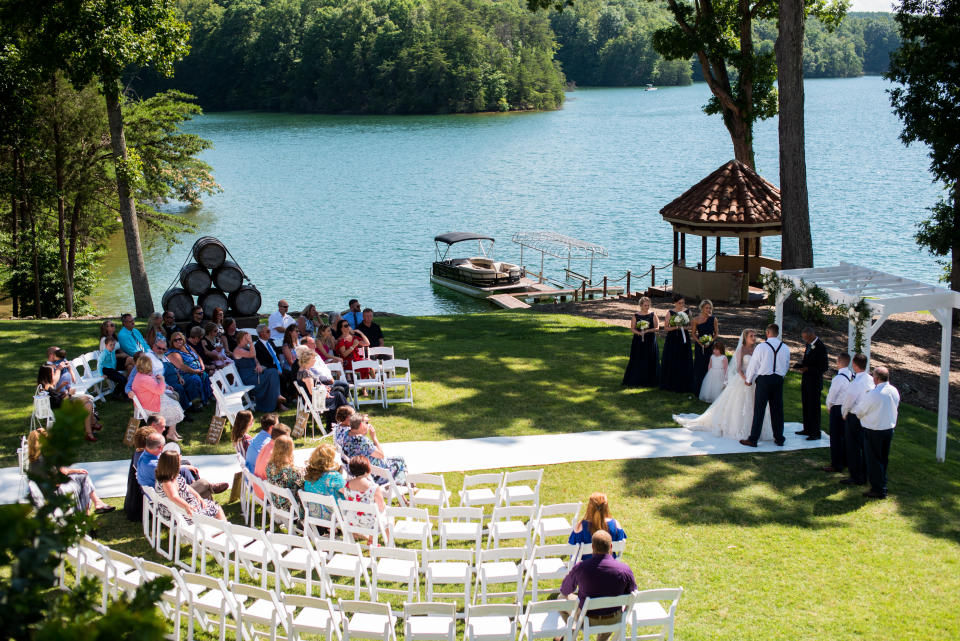 The wedding party. (Photo: <a href="http://www.imagesbyautumn.com/" rel="nofollow noopener" target="_blank" data-ylk="slk:Images by Autumn;elm:context_link;itc:0;sec:content-canvas" class="link "> Images by Autumn</a>)