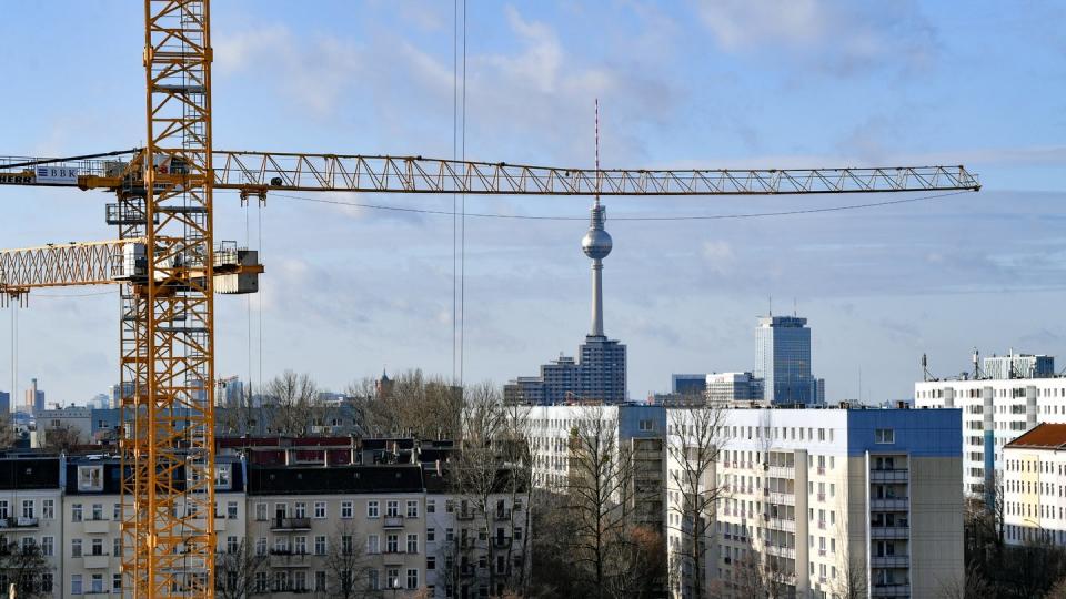 Das DIW erwartet eine baldige Erholung der deutschen Wirtschaft, vorausgesetzt, eine zweite Corona-Welle bleibt aus. Steigende Mieten seien allerdings problematisch.