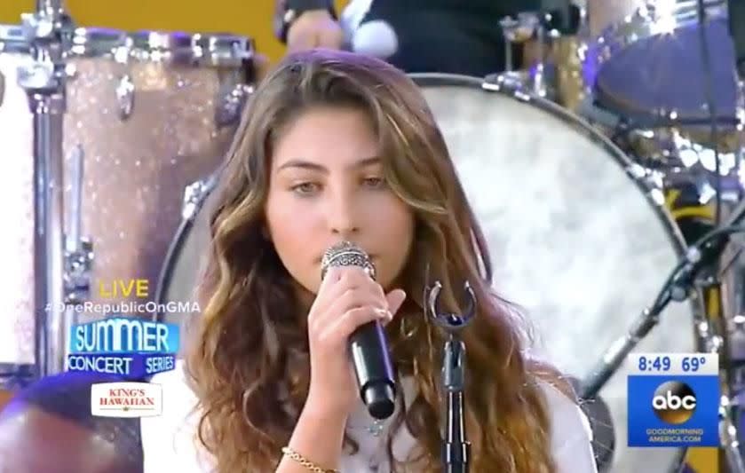 Chris Cornell's young daughter has paid tribute to her late father and Linkin Park musician Chester Bennington with a beautiful performance. Source: Good Morning America