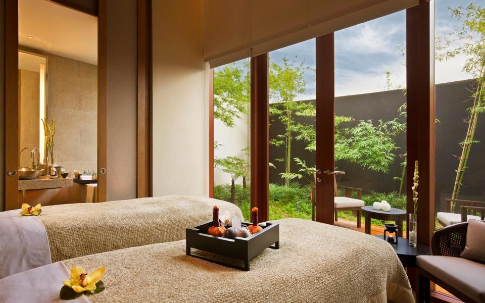 Pamper Your Sweetheart in Singapore