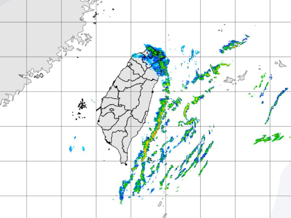 白天冷氣團減弱，氣溫逐漸回升，迎風面大臺北及東半部地區整天仍有零星飄細雨的可能，其他地區為多雲到晴。（圖：氣象局網站）