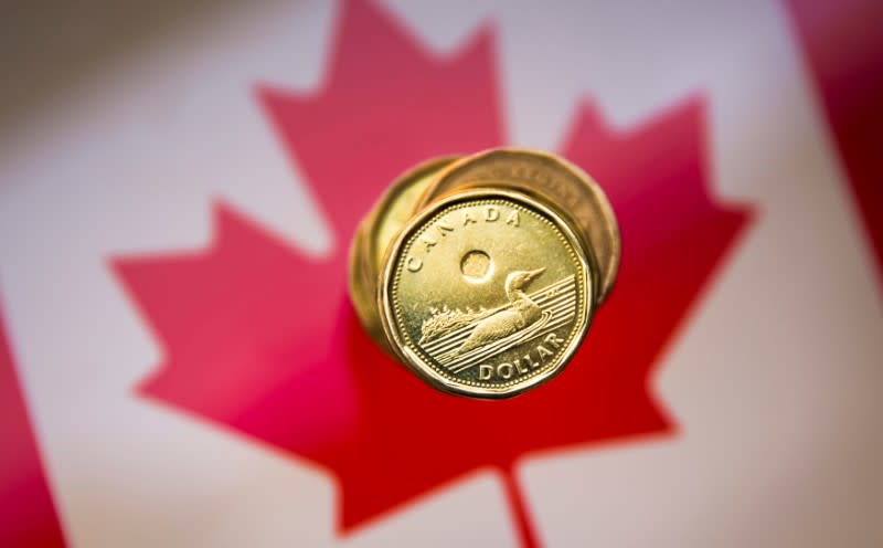 FILE PHOTO: A Canadian dollar coin, commonly known as the “Loonie”, is pictured in this illustration picture taken in Toronto January 23, 2015. REUTERS/Mark Blinch/File Photo