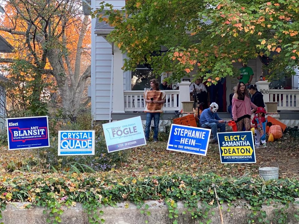 political signs standing up in the lawn in front of someone's house in missouri