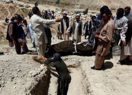 Relatives take part in a burial ceremony of the victims of yesterday's suicide attack in Kabul, Afghanistan July 25, 2017.REUTERS/Mohammad Ismail