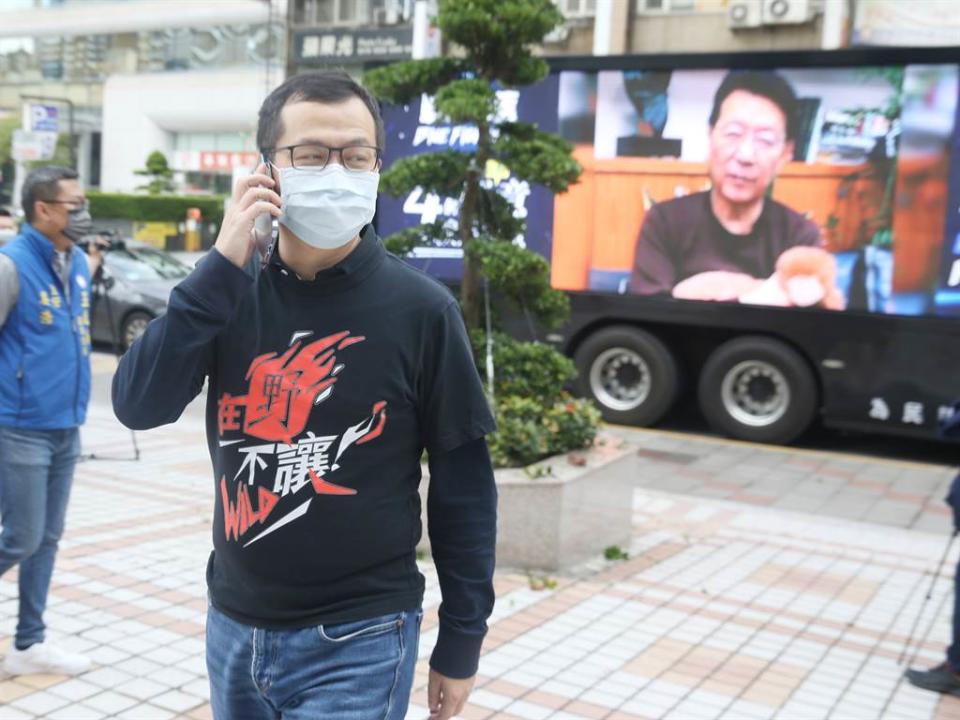 國民黨台北市議員羅智強（見圖）表示不反對修憲綁大選，但要民進黨先為一個月前反對綁大選道歉。（資料照/杜宜諳攝）