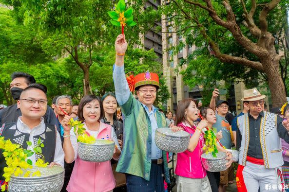 近期因寶林茶室引發的食品安全問題而受到影響。為此，桃園市市長張善政於 20 日在臉書上發表貼文表示龍岡米干節正式開幕，市府與業者一起努力，致力於確保食品安全。   圖 : 翻攝自張善政臉書