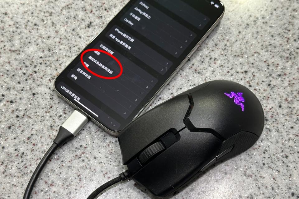 ▲連接滑鼠時，則可在設定項目的鍵盤下方增加一個觸控式軌跡板與滑鼠