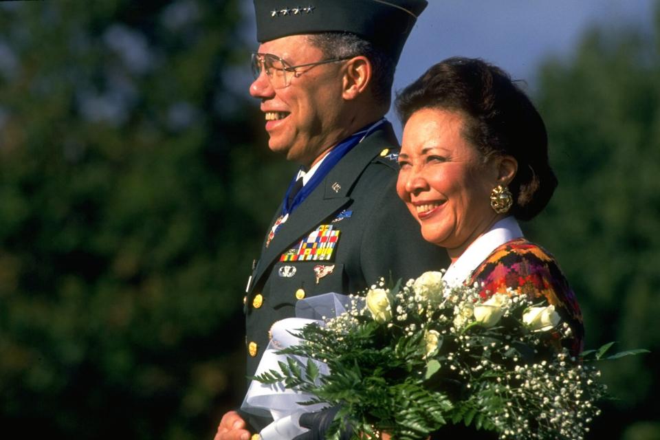 Outgoing Joint Chiefs Chmn. Gen. Colin Powell during his Fort Meyer farewell fete, w. bouquet-holding wife Alma by his side. (Photo by Cynthia Johnson/Getty Images)