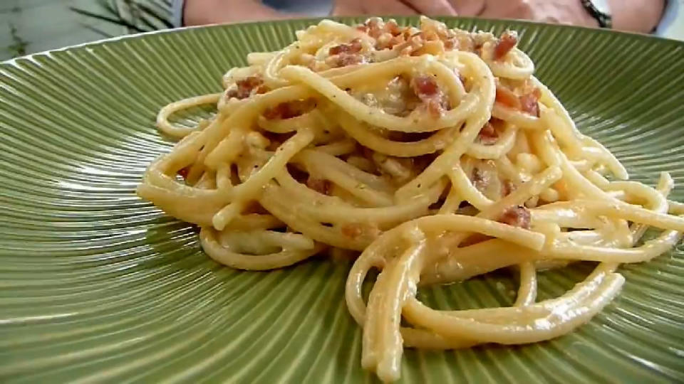 carbonara with bacon bits