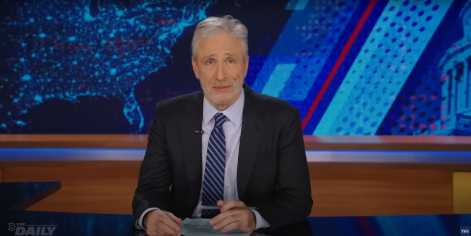 Jon Stewart critises all those who say that what Trump did in his fraud case is a “victimless crime” (The Daily Show)