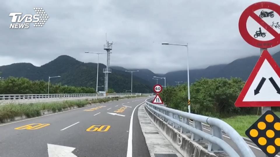 蘇花改通車至今，絕大多數高架與隧道路段都禁行機車，兩輪族群只能行駛舊蘇花公路。(圖片來源/ TVBS)