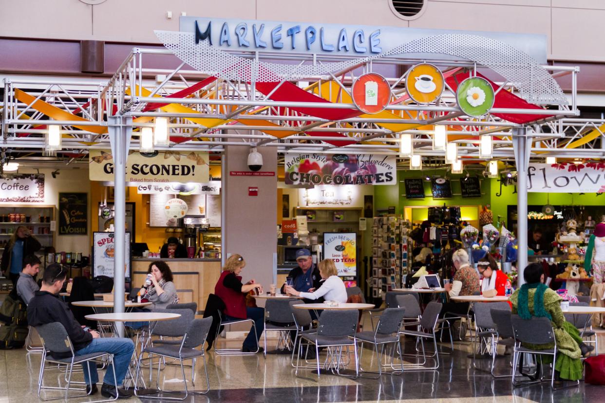 denver international airport foodcourt