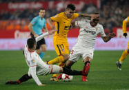 Soccer Football - Spanish King's Cup - Quarter Final Second Leg - Sevilla vs Atletico Madrid - Ramon Sanchez Pizjuan, Seville, Spain - January 23, 2018 Atletico Madrid's Angel Correa in action with Sevilla’s Gabriel Mercado and Sergio Escudero (L) REUTERS/Jon Nazca