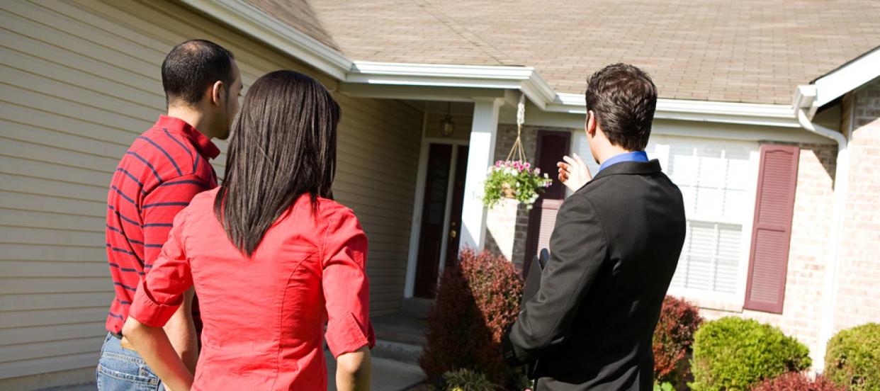 Out of sight, out of mind: 1-in-4 home buyers don’t know how their real estate agent gets paid — and it could be costing them big time. What you need to know