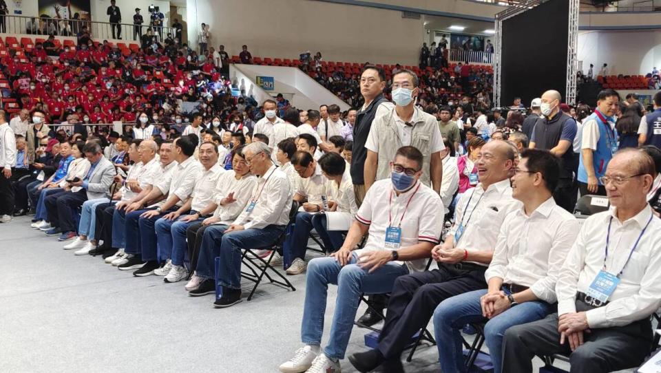 前高雄市長韓國瑜今天(23日)參加全代會，但在會場內的座位，並沒有和侯友宜比鄰而坐。(王韋婷 攝)
