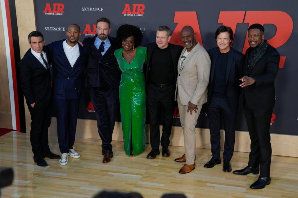 Affleck joined (L-R) Chris Messina, Marlon Wayans, Viola Davis, Matt Damon, Julius Tennon, Jason Bateman, and Chris Tucker on the carpet (AP)