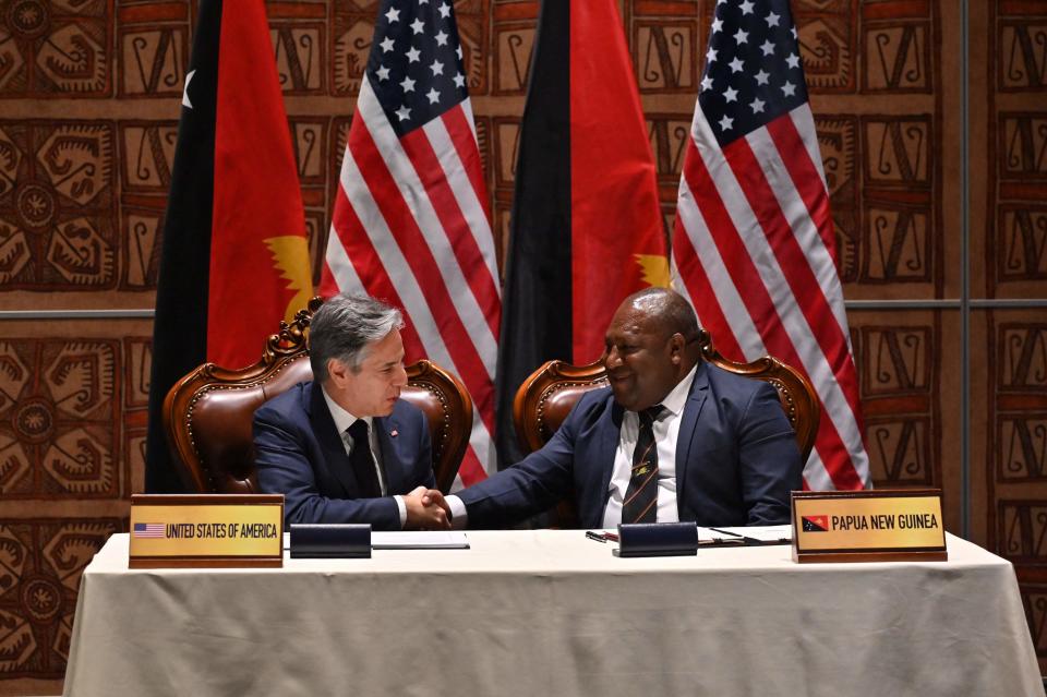 US Secretary of State Antony Blinken (L) and Papua New Guinea's Defence Minister Win Bakri Daki shake hands in Port Moresby on May 22, 2023.