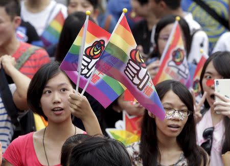 Participants take part in a rally demanding the Taiwanese government to legalize same-sex marriage in front of the ruling Nationalist Kuomintang Party headquarters in Taipei, Taiwan, July 11, 2015. REUTERS/Pichi Chuang