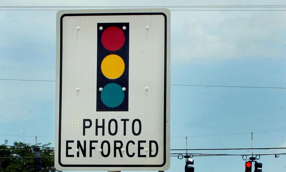 There's a strong chance that Manatee County's current red-light traffic camera program will end in October.