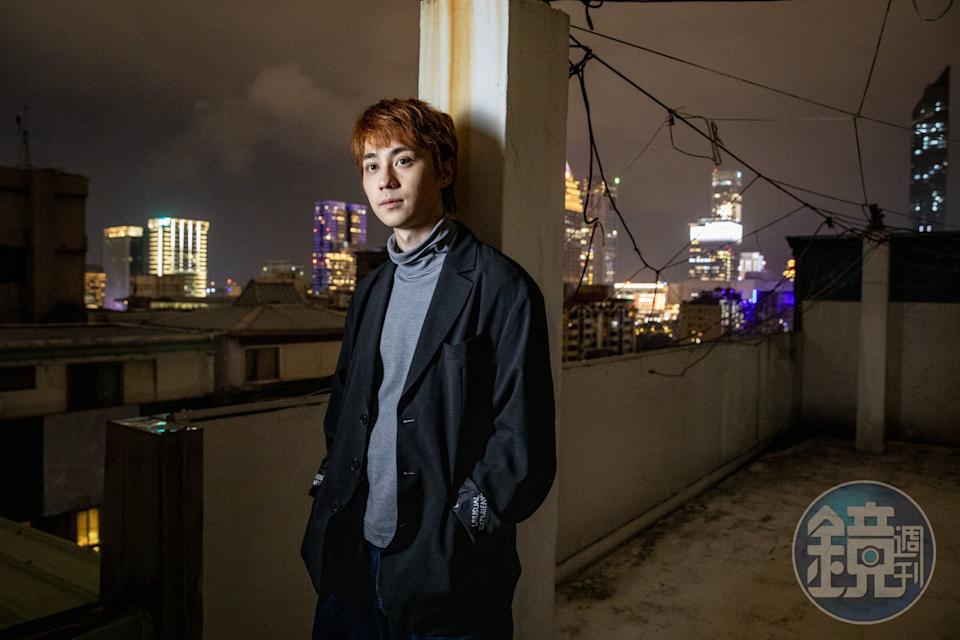 張迪文星途一片光明，但仍有文職的兼差工作。