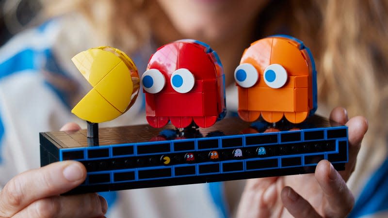 A close-up of an included diorama featuring Pac-Man and two ghosts.