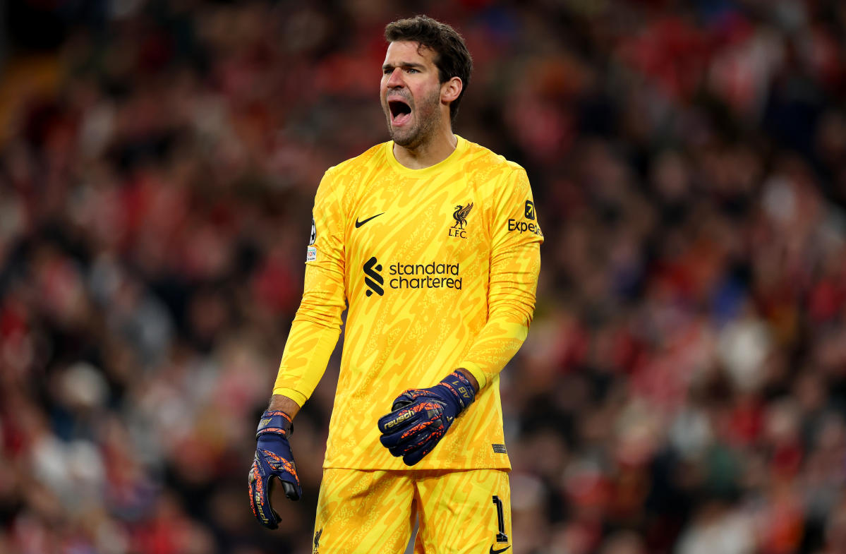 🚨Alisson limps off at Crystal Palace in huge blow for Liverpool