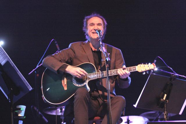 Photo of KINKS and Ray DAVIES; Ray Davies performing on stage, News  Photo - Getty Images