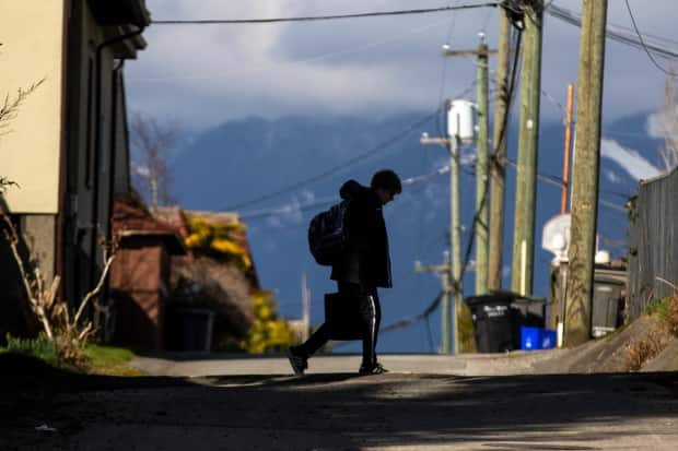 Experts say children who walk or bike to school fare better emotionally and physically.  (Ben Nelms/CBC - image credit)