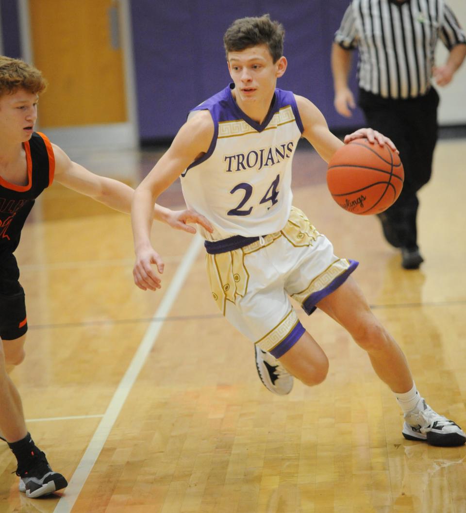 Sebring McKinley's Scott Boston pushes the ball up the court in first-half action against Southington Chalker on Saturday, December 4, 2021.