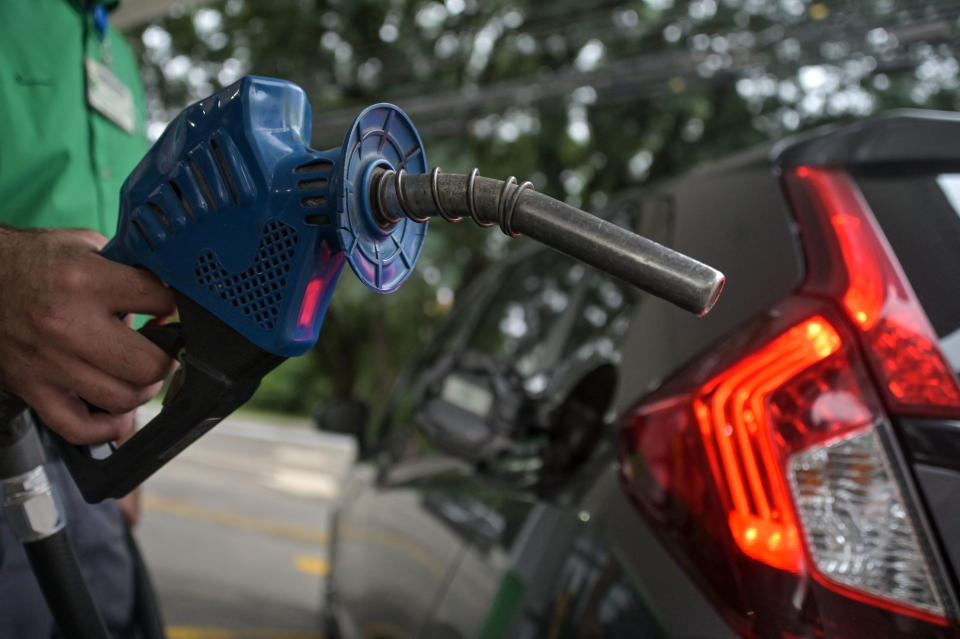 Em 12 meses, etanol acumula alta de 42,11%, e o diesel, de 53,5%. (Nelson Almeida/AFP)