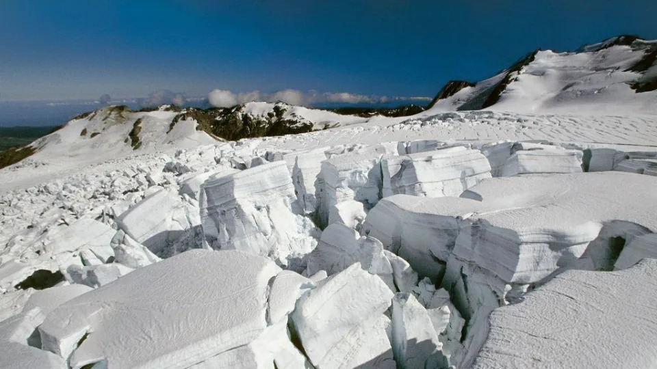 Un glaciar deshelándose.